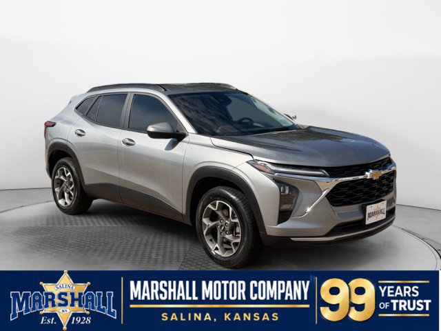 Used 2024 Chevrolet Trax LT w/ Driver Confidence Package FWD image 1