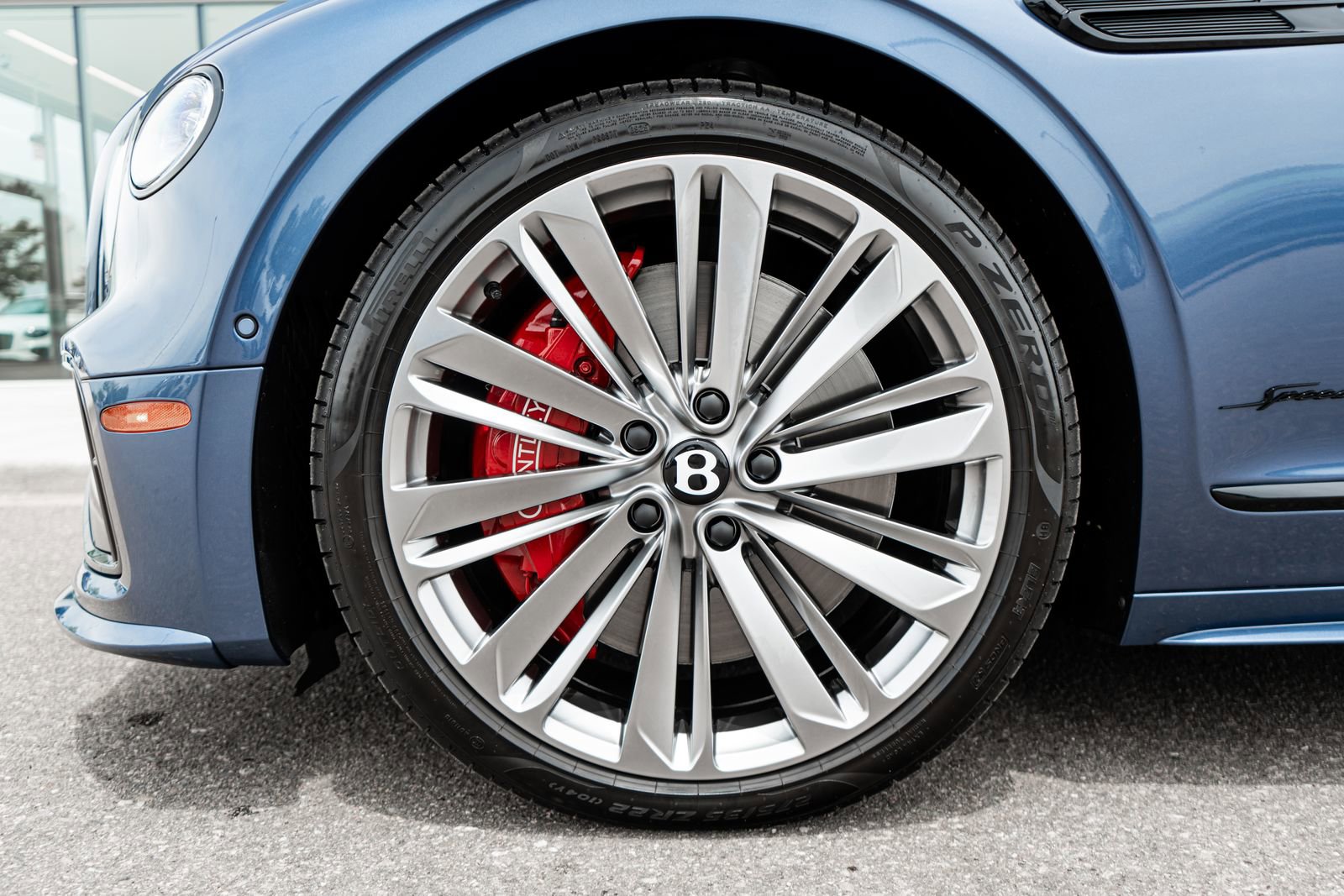 Used 2025 Bentley Flying Spur Plug-In Hybrid AWD/4WD image 6