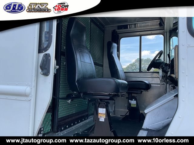 Used 2017 Ford E-350 and Econoline 350 Super Duty w/ A/C Prep Package RWD image 10