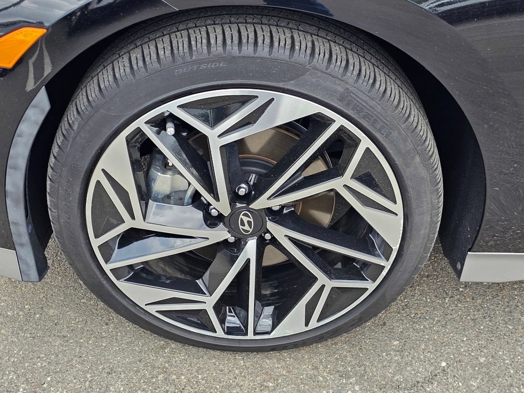 Certified 2024 Hyundai Ioniq 6 SEL RWD image 9