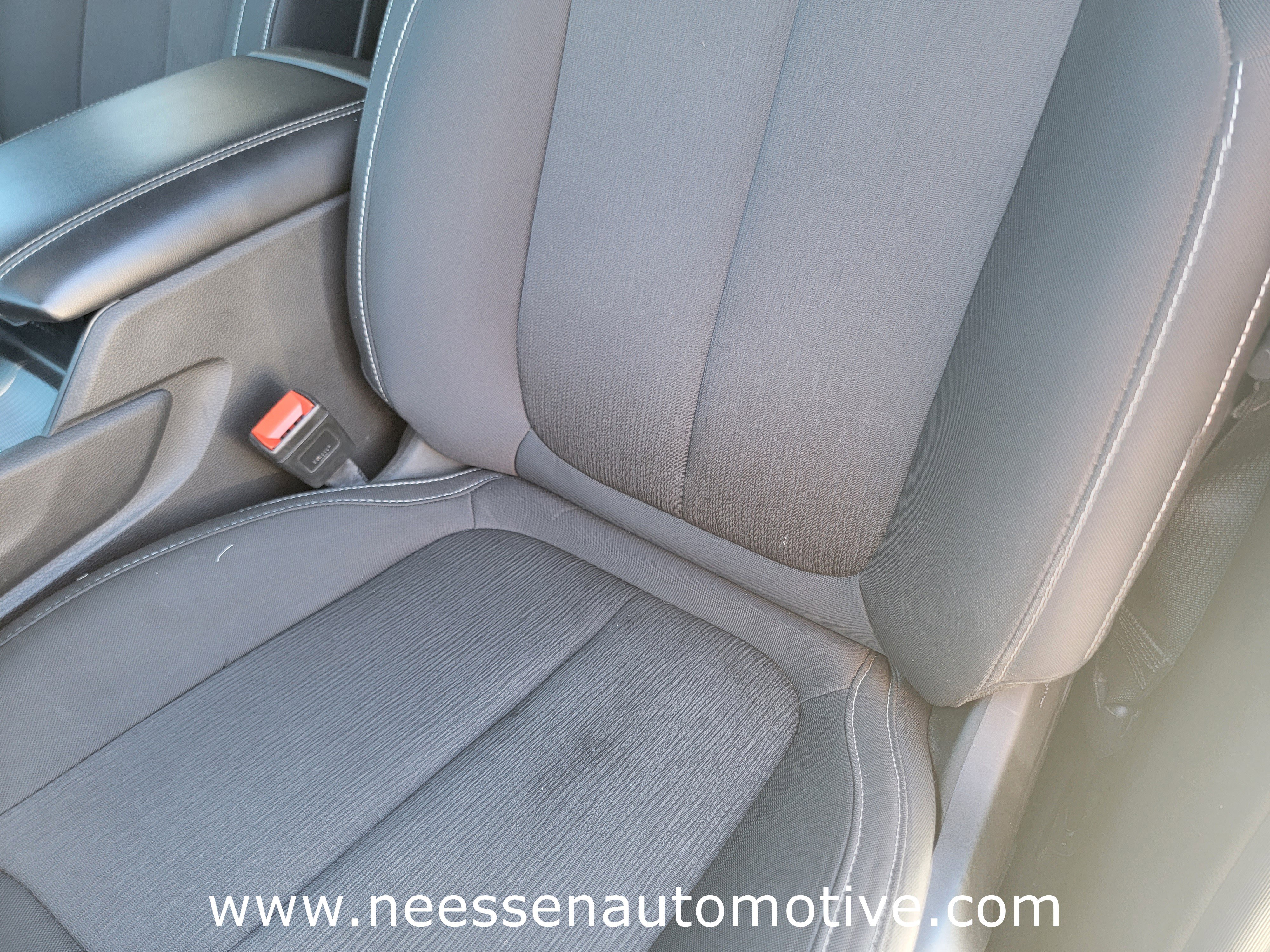 Used 2025 Jeep Grand Cherokee Laredo image 17