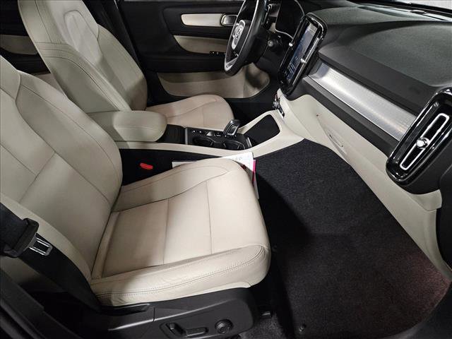 Used 2019 Volvo XC40 T5 Momentum image 22