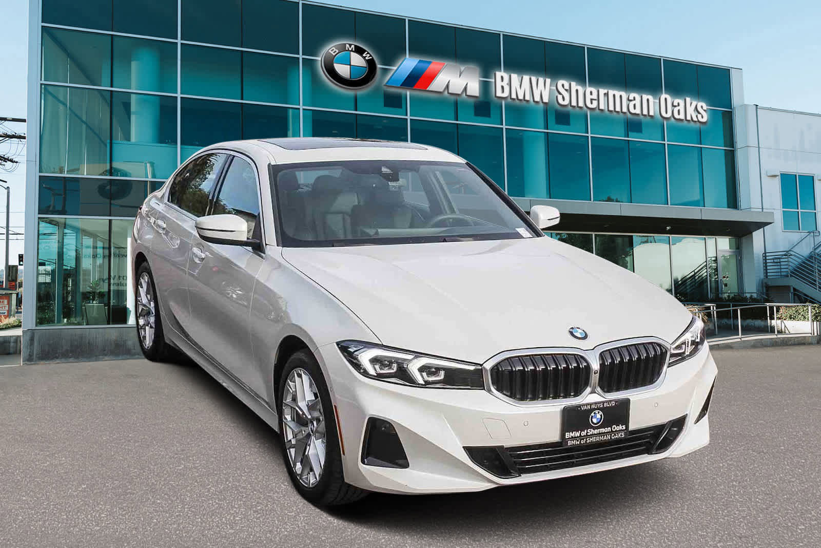 Used 2025 BMW 330i Sedan w/ Premium Package image 3