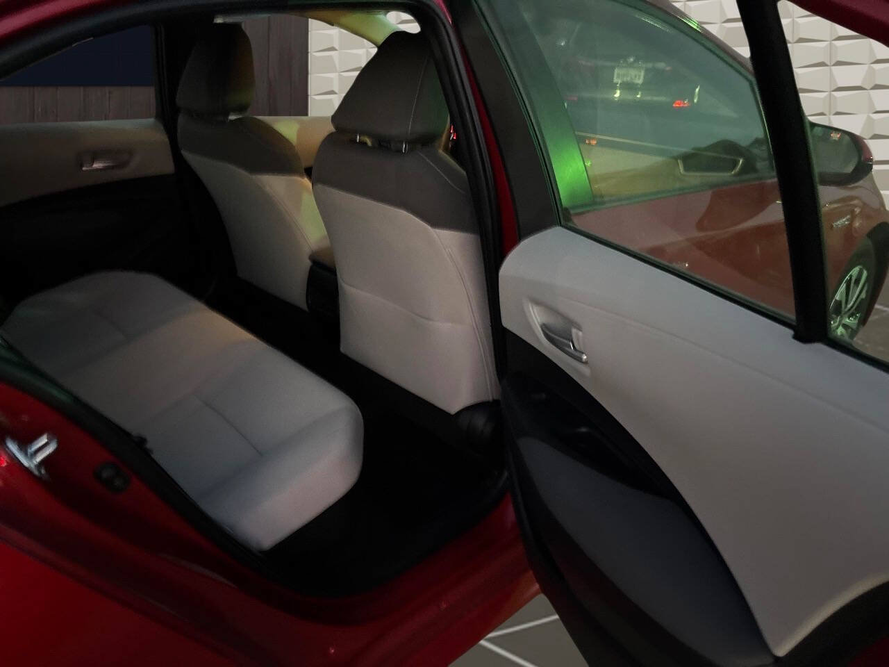 Used 2021 Toyota Corolla LE FWD image 17