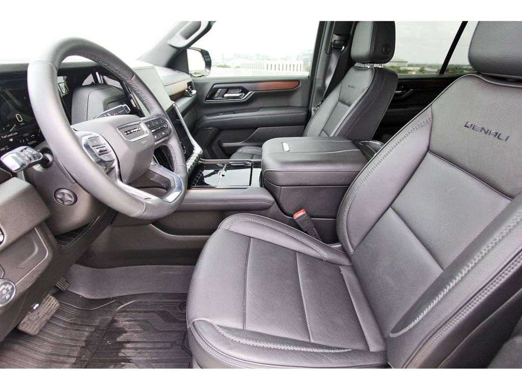 Used 2025 GMC Yukon Denali image 6