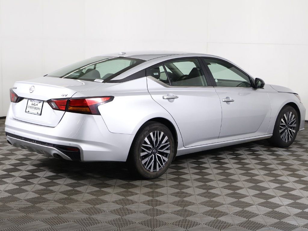 Used 2024 Nissan Altima 2.5 SV image 7