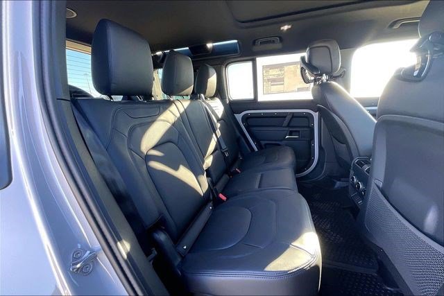 New 2026 Land Rover Defender 110 X-Dynamic SE image 11