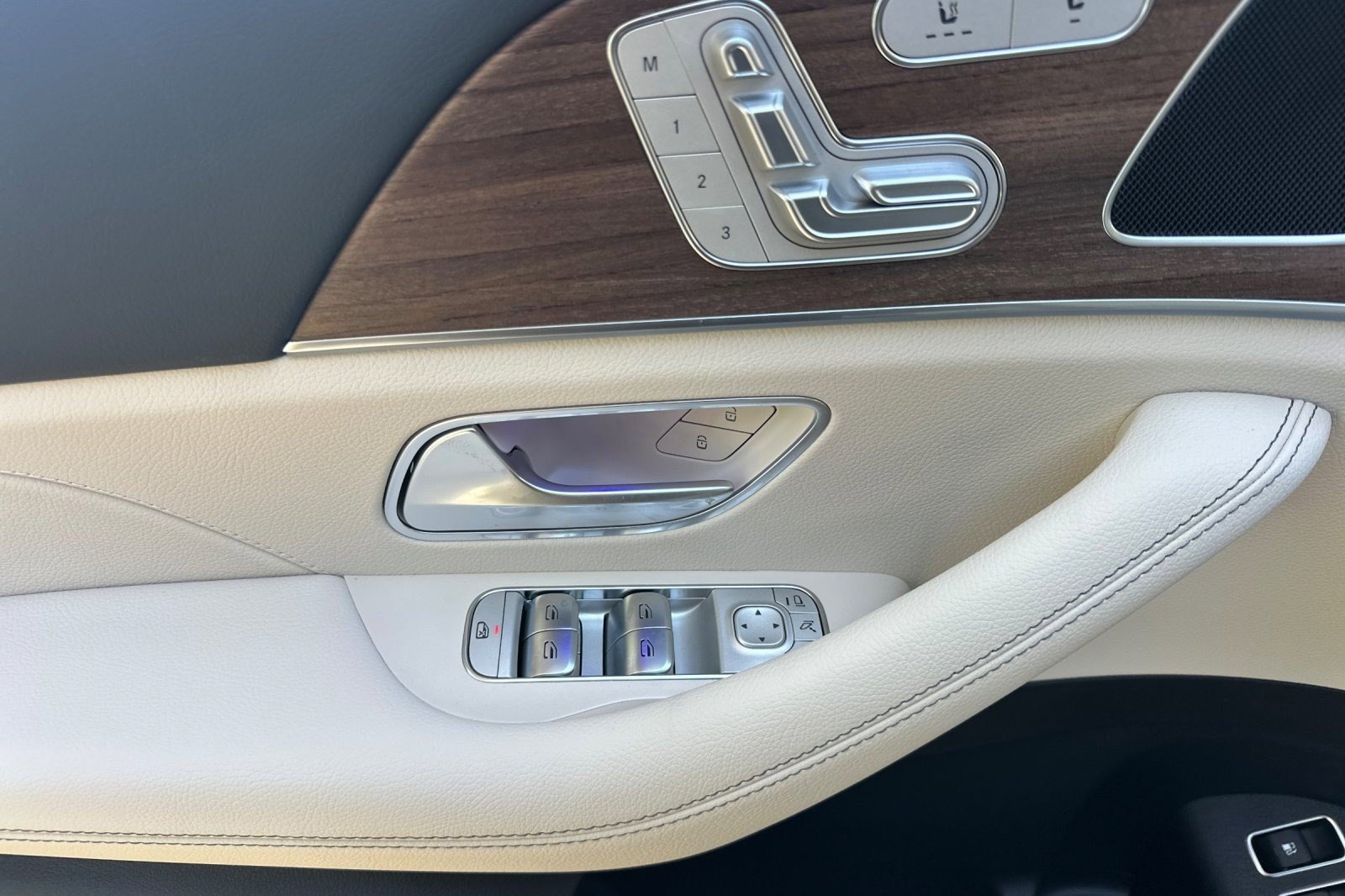 New 2026 Mercedes-Benz GLE 450e 4MATIC image 13