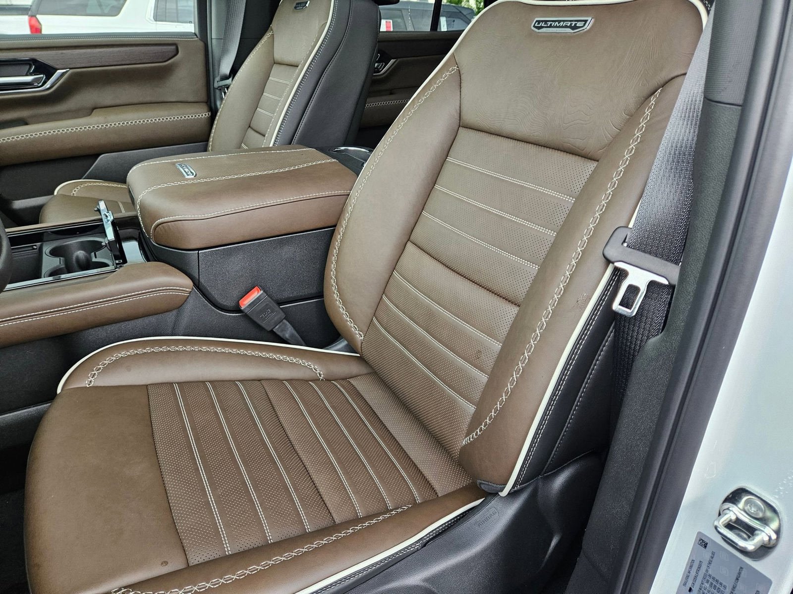 New 2026 GMC Yukon Denali Ultimate w/ LPO, Floor Liner Package AWD/4WD image 22