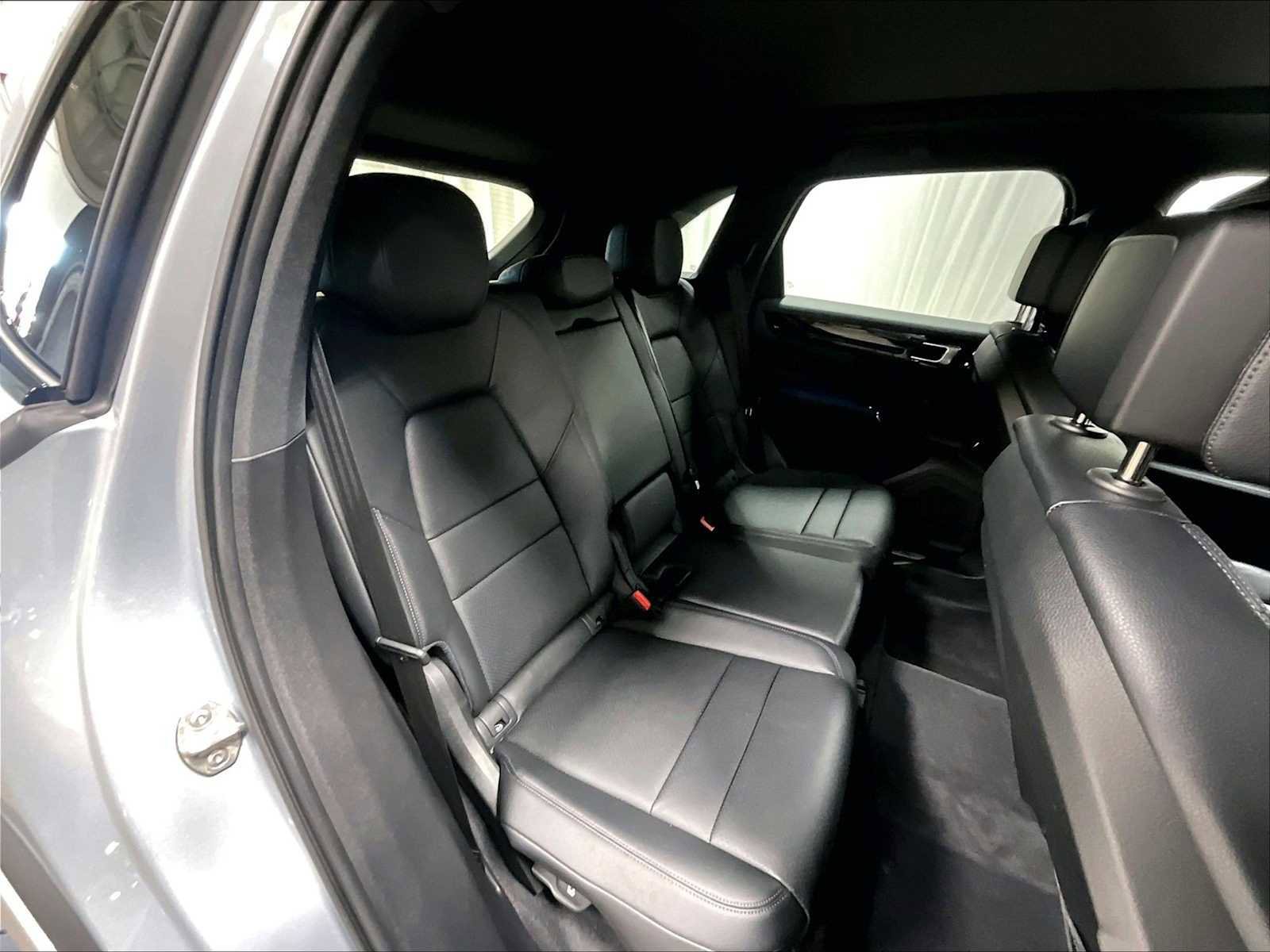 Used 2023 Porsche Cayenne image 32