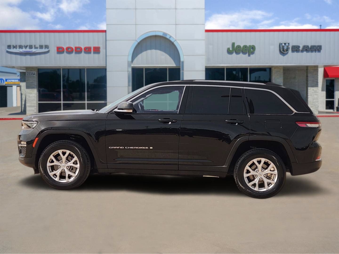 Used 2022 Jeep Grand Cherokee Limited RWD image 3