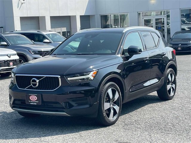 Used 2020 Volvo XC40 T5 Momentum w/ Protection Package Premier image 4