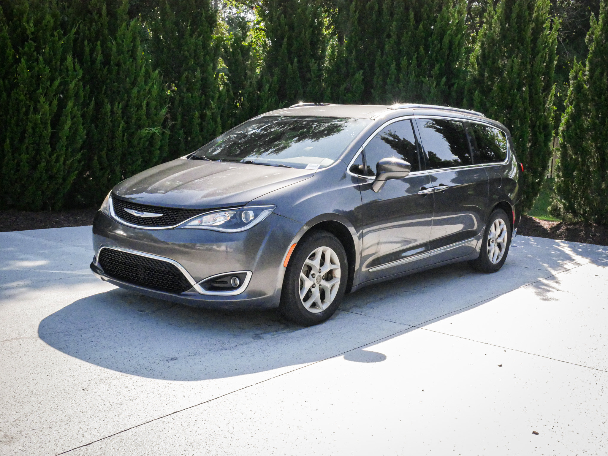 Used 2018 Chrysler Pacifica Touring-L Plus w/ Tire & Wheel Group FWD image 5