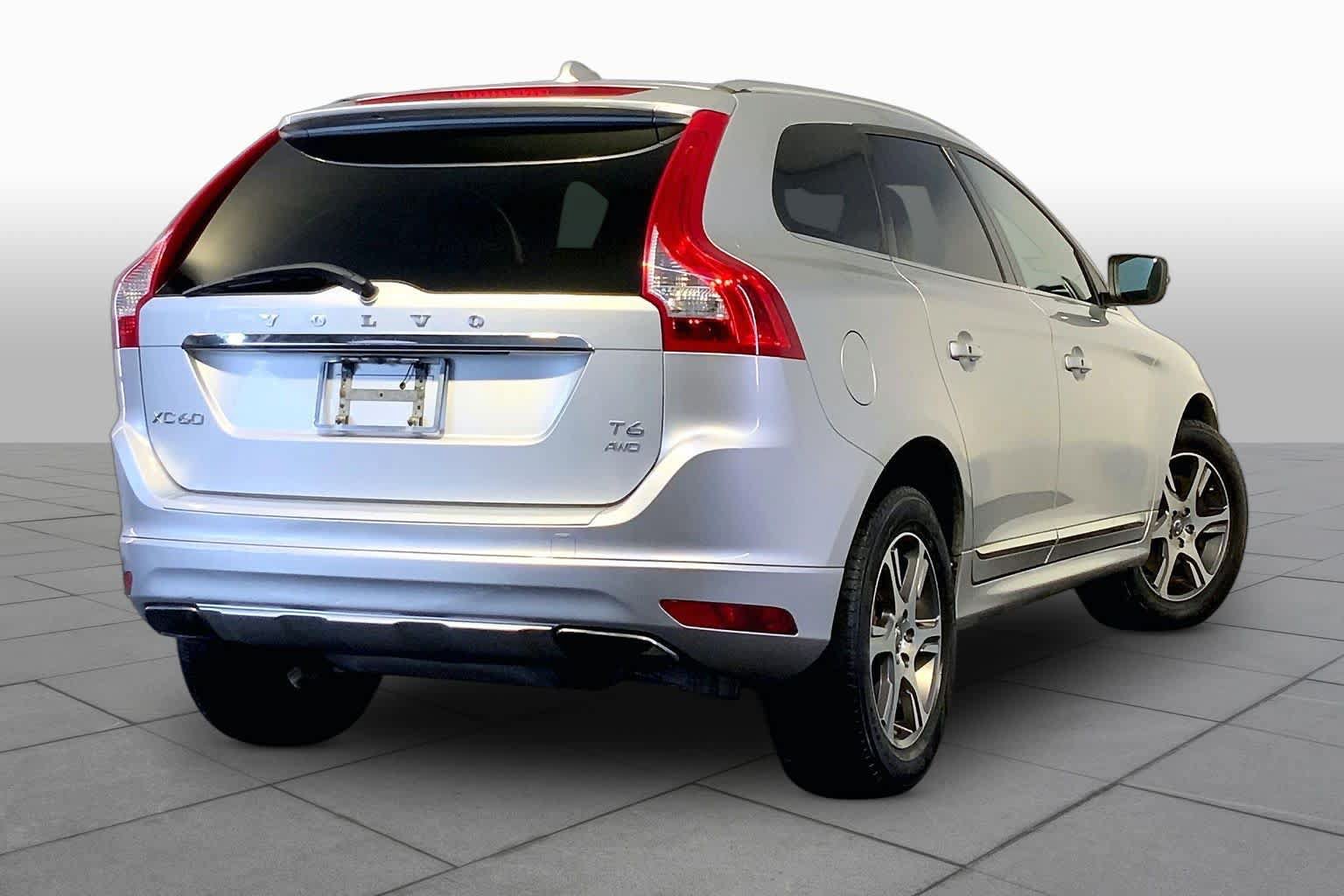 Used 2015 Volvo XC60 T6 AWD/4WD image 12