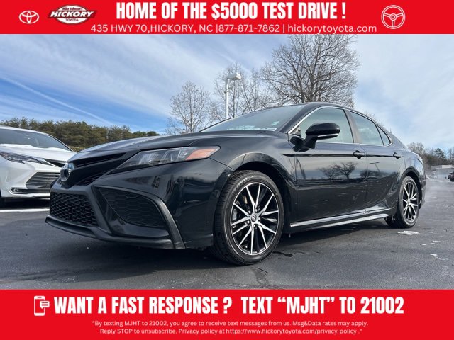 Used 2022 Toyota Camry SE image 1