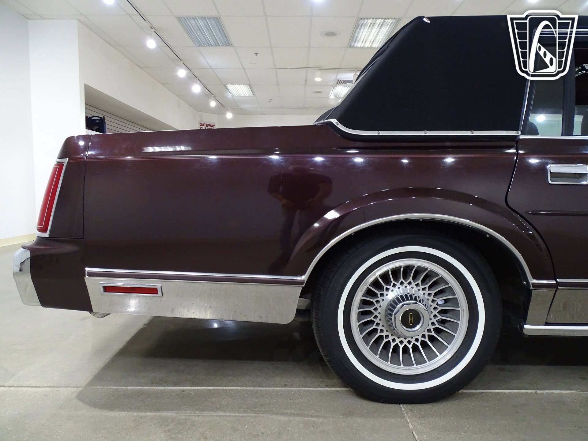 Used 1988 Lincoln Town Car RWD image 32