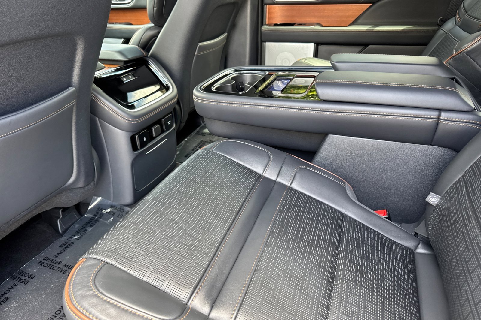 Used 2024 Lincoln Navigator Black Label image 12