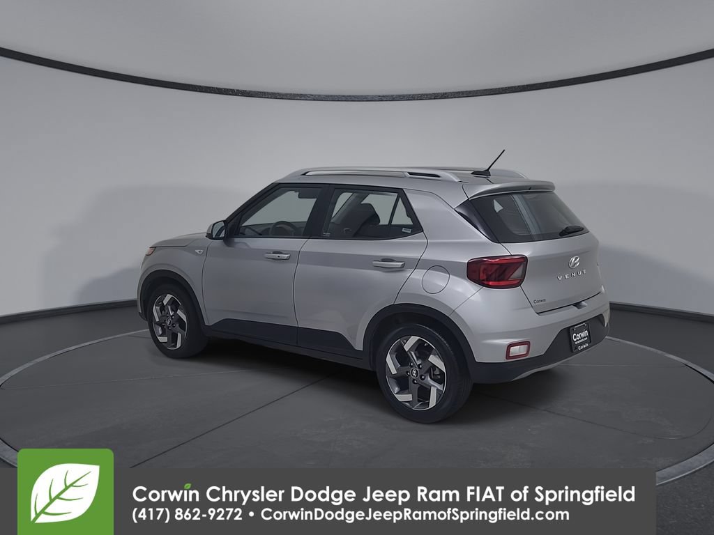 Used 2025 Hyundai Venue SEL FWD image 11