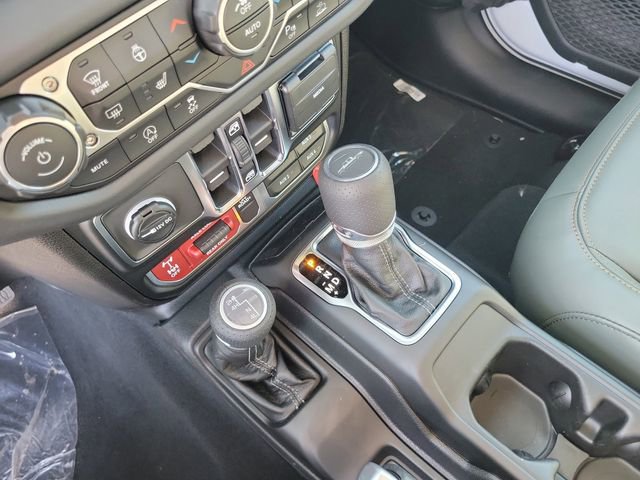 New 2026 Jeep Gladiator Mojave w/ Steel Bumper Group AWD/4WD image 24