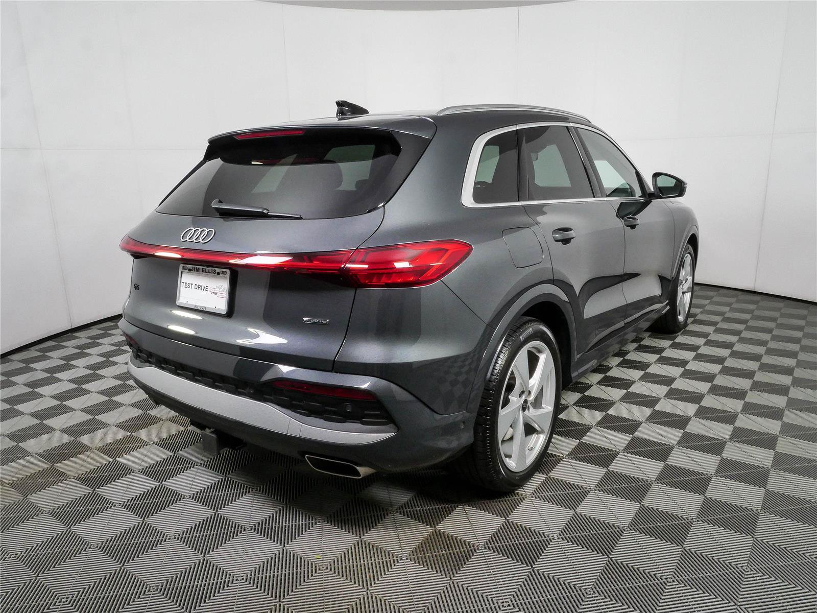 Used 2025 Audi Q5 Prestige AWD/4WD image 3