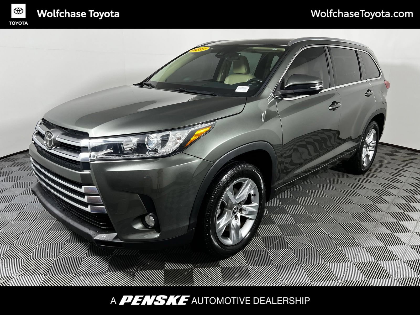Certified 2017 Toyota Highlander Limited FWD image 1