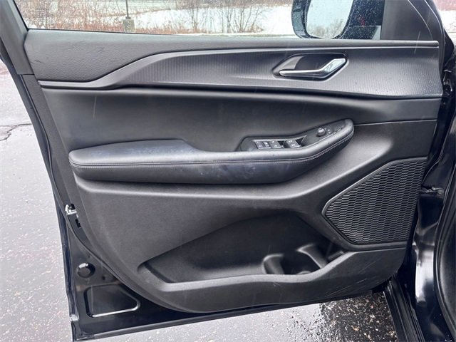 Used 2024 Jeep Grand Cherokee Altitude image 13