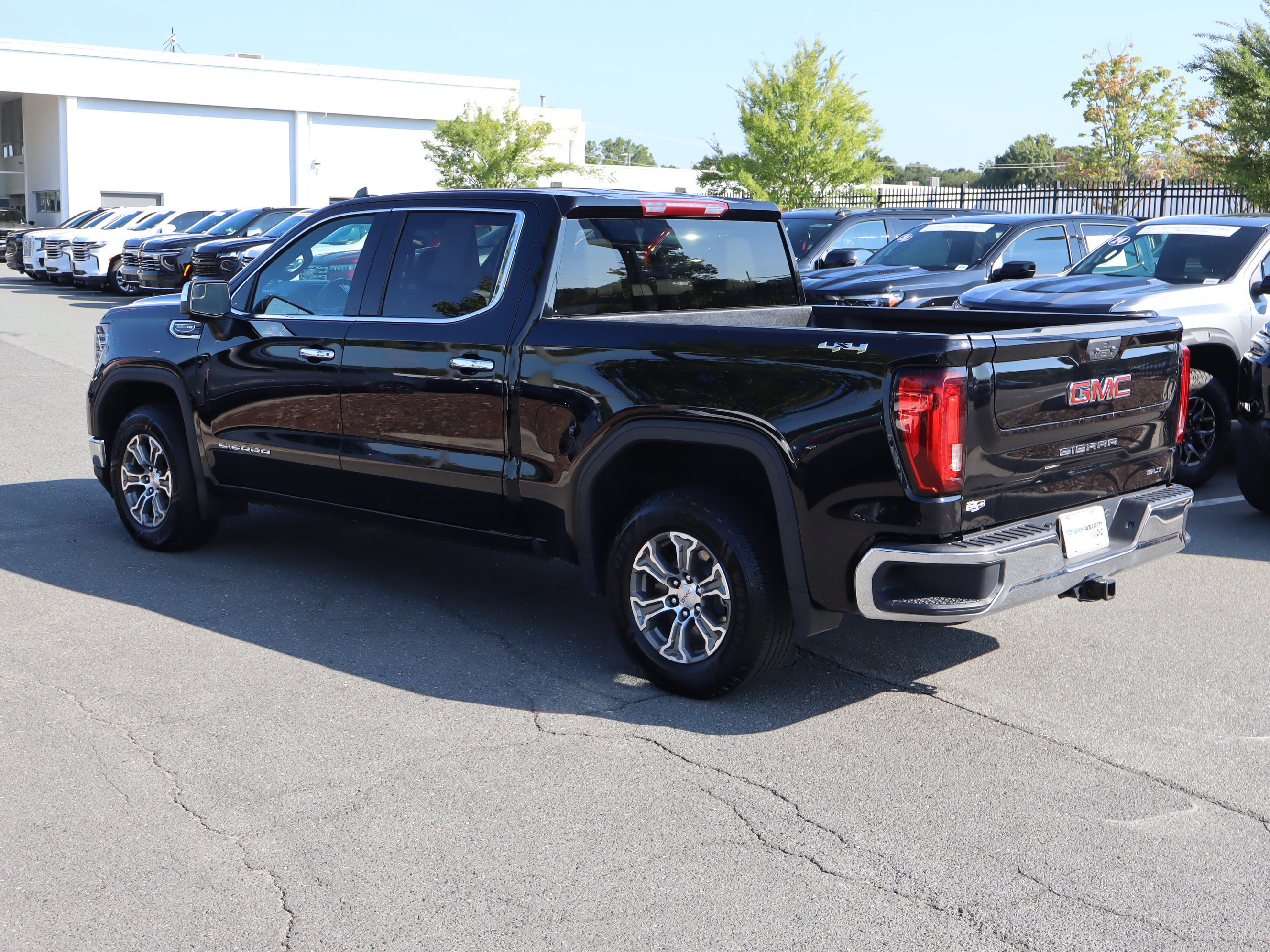Used 2025 GMC Sierra 1500 SLT AWD/4WD image 8