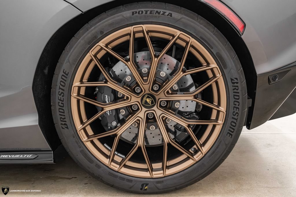Used 2026 Lamborghini Revuelto AWD/4WD image 7