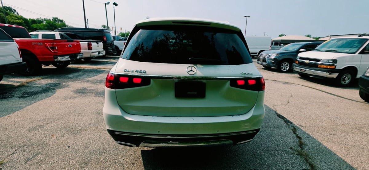 Used 2024 Mercedes-Benz GLS 450 4MATIC image 4