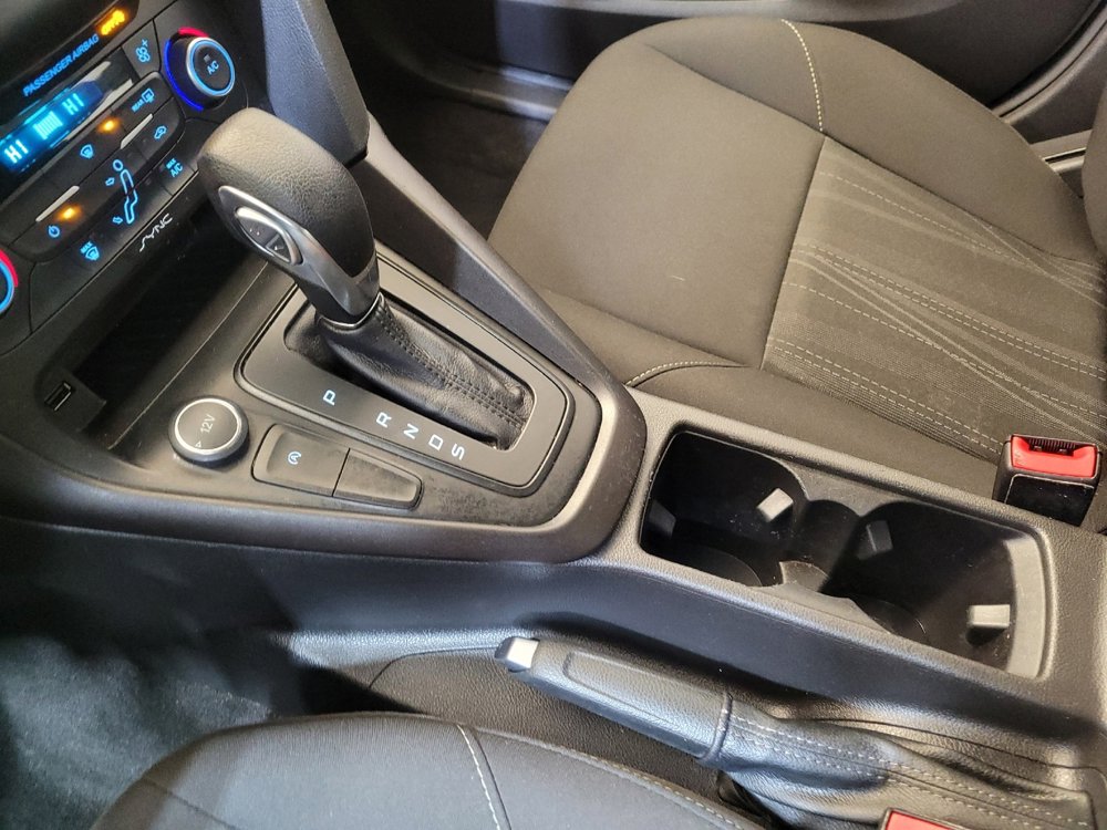 Used 2018 Ford Focus SE w/ SE Appearance Package FWD image 26