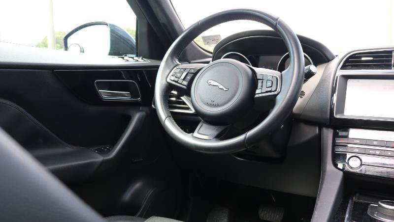 Used 2020 Jaguar F-PACE Premium AWD/4WD image 21