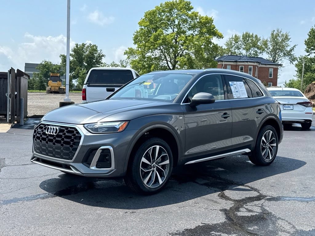 Used 2023 Audi Q5 2.0T Premium w/ Convenience Package AWD/4WD image 3