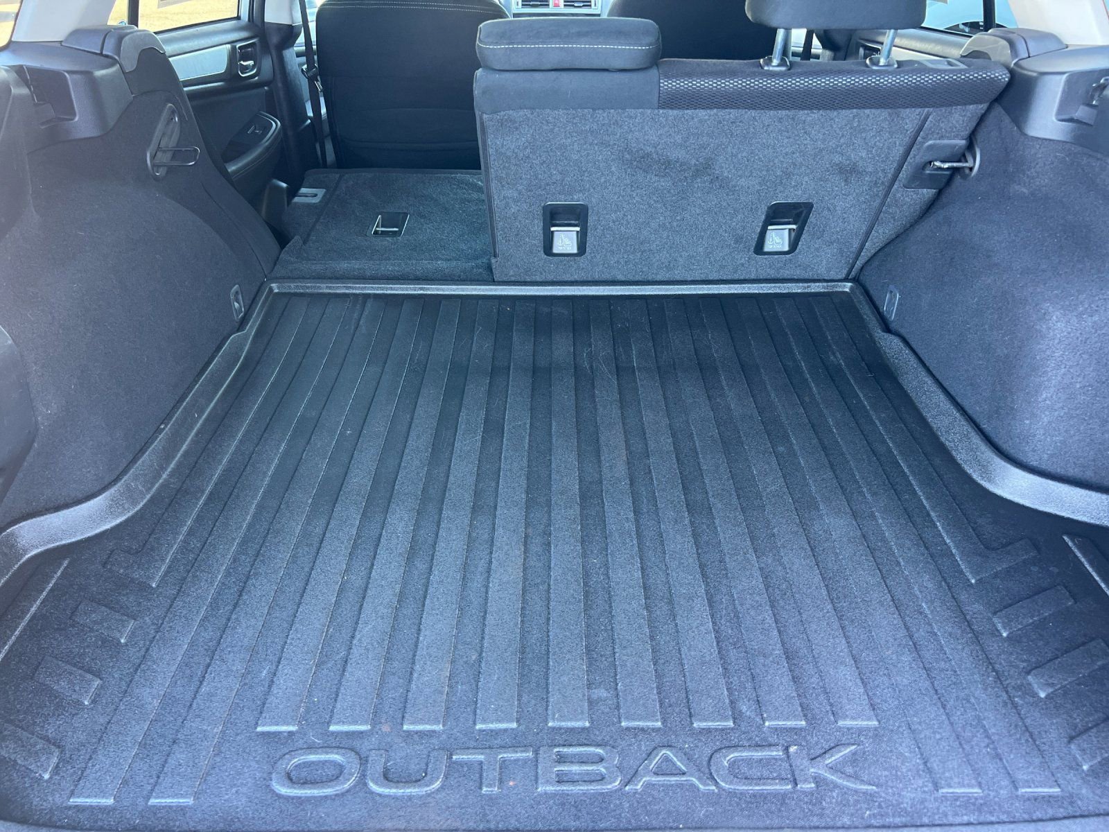 Used 2017 Subaru Outback 2.5i Premium image 15