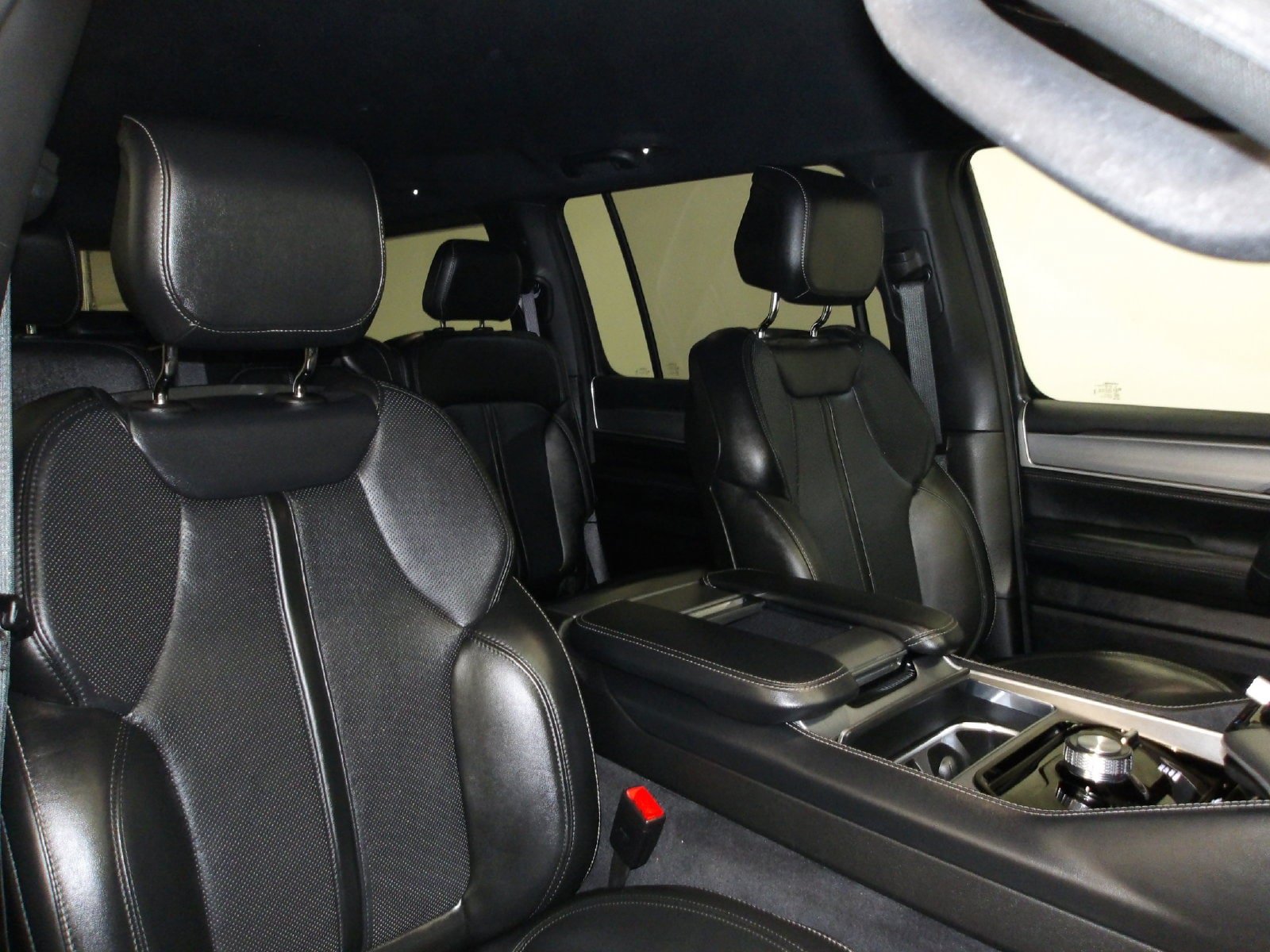 Used 2025 Jeep Wagoneer 4WD image 16