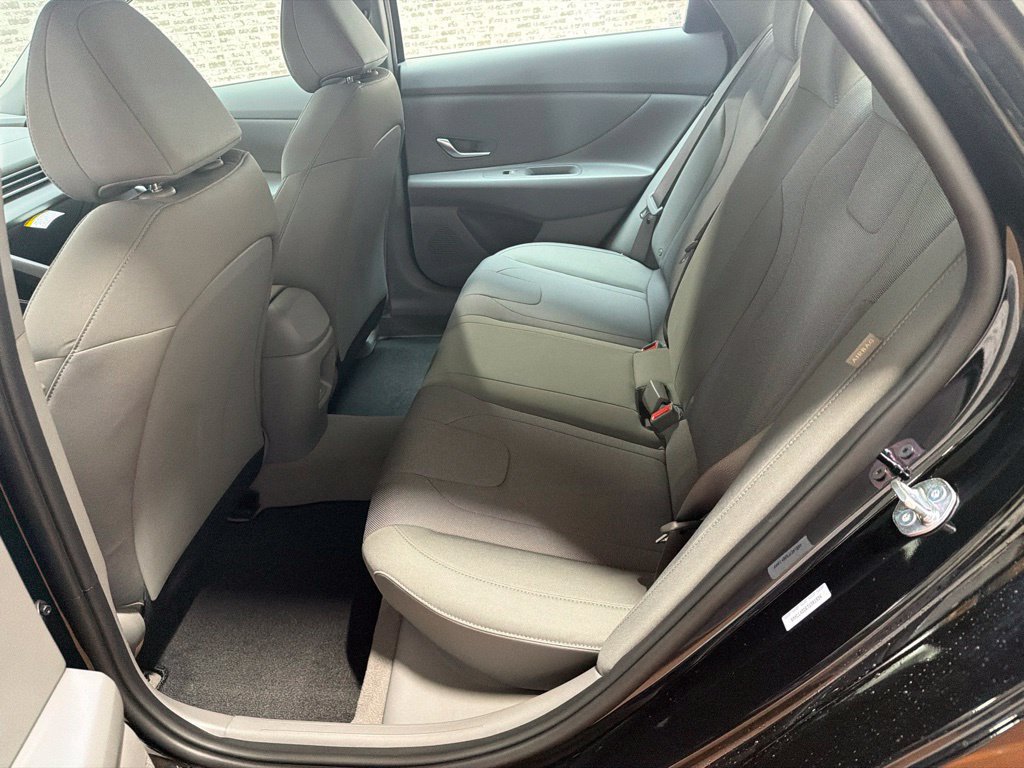 New 2026 Hyundai Elantra SE FWD image 17