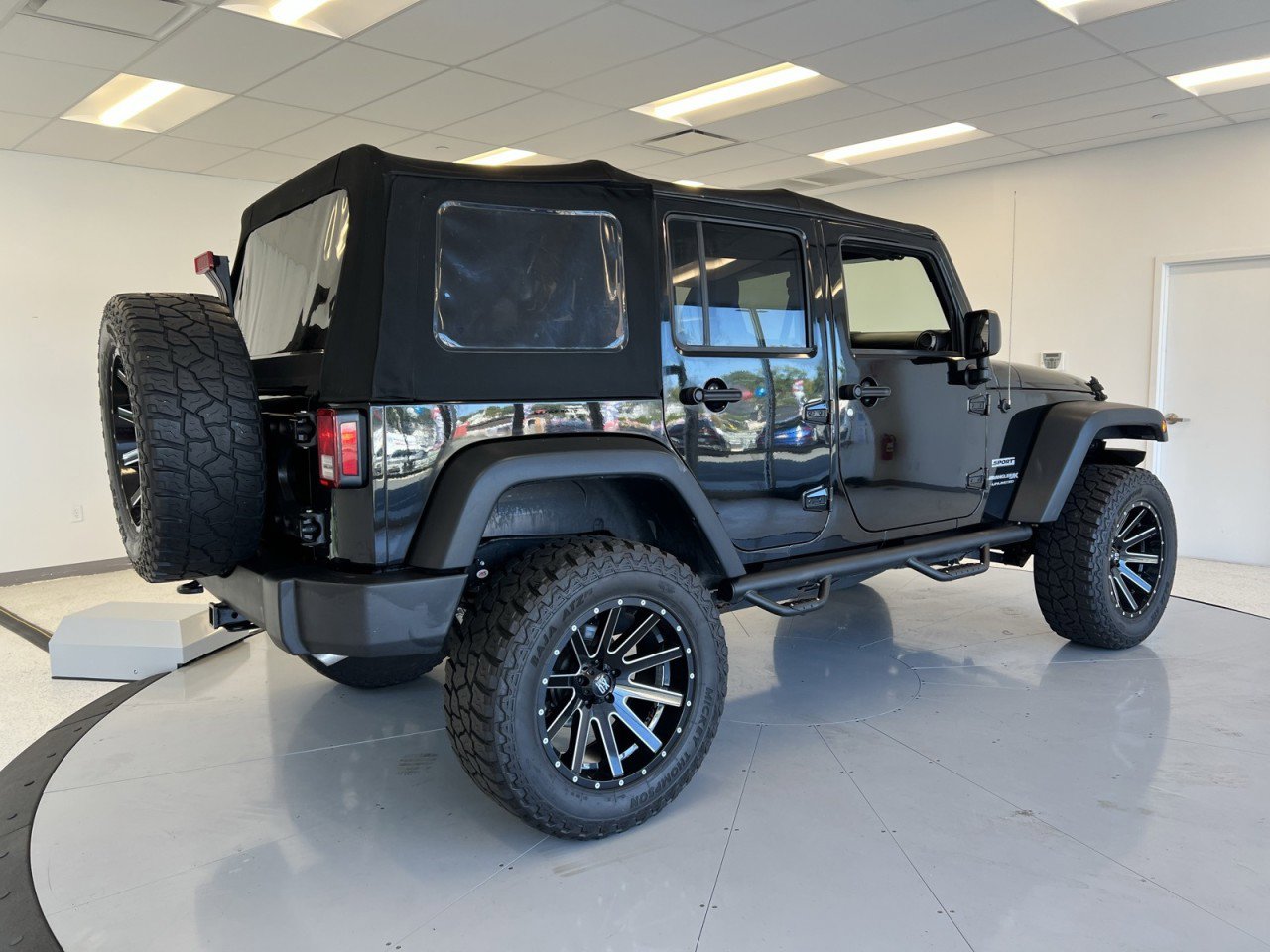 Used 2018 Jeep Wrangler Unlimited Sport S image 7
