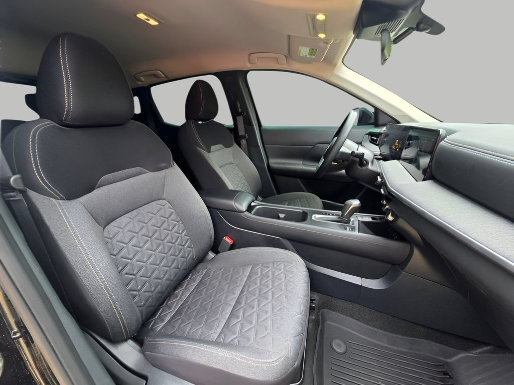 Used 2025 Nissan Kicks SV FWD image 9