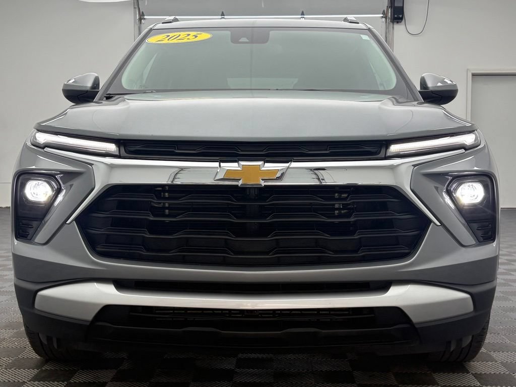 Used 2025 Chevrolet TrailBlazer LT FWD image 11