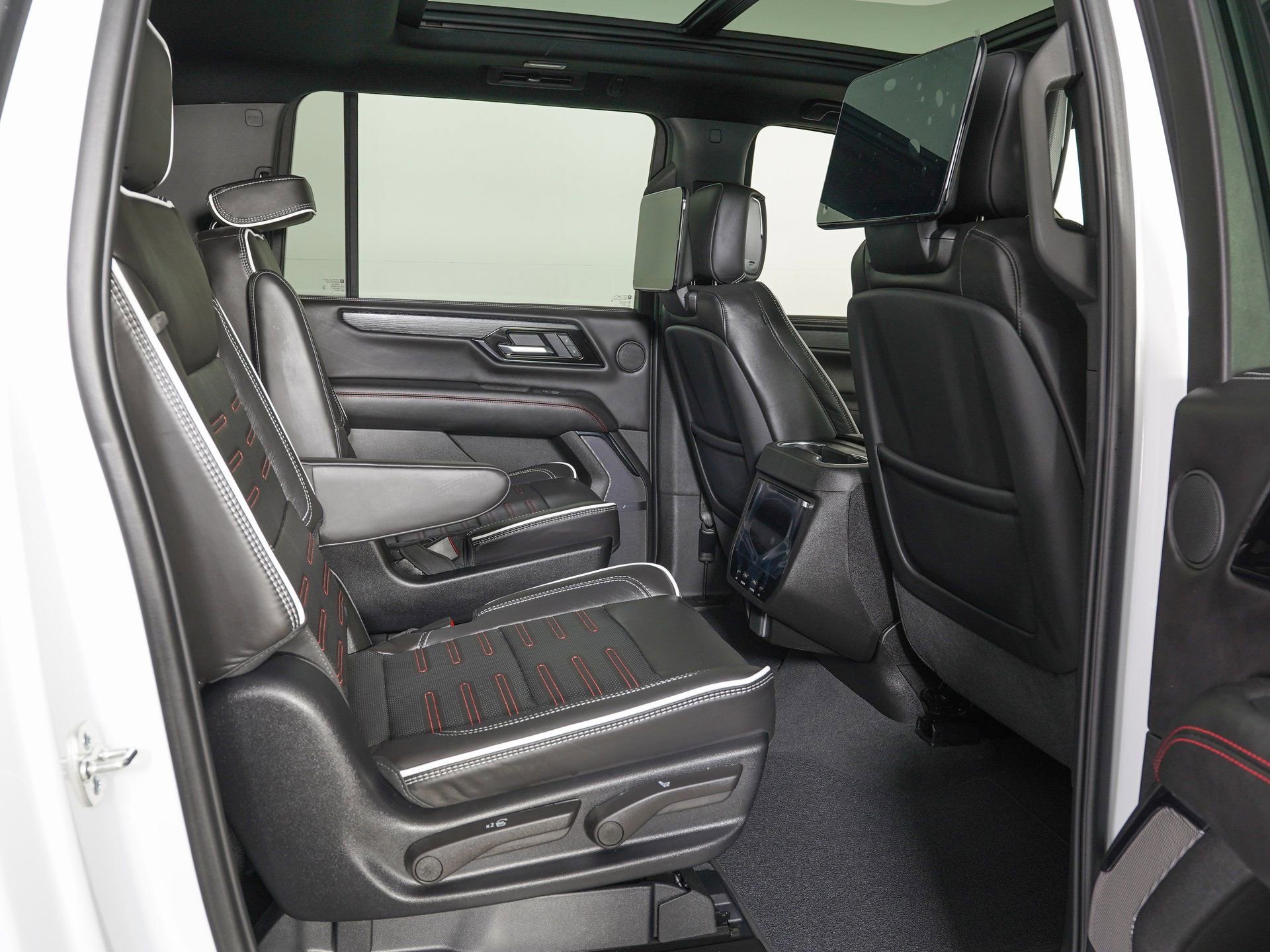 Used 2026 GMC Yukon XL AT4 Ultimate image 11