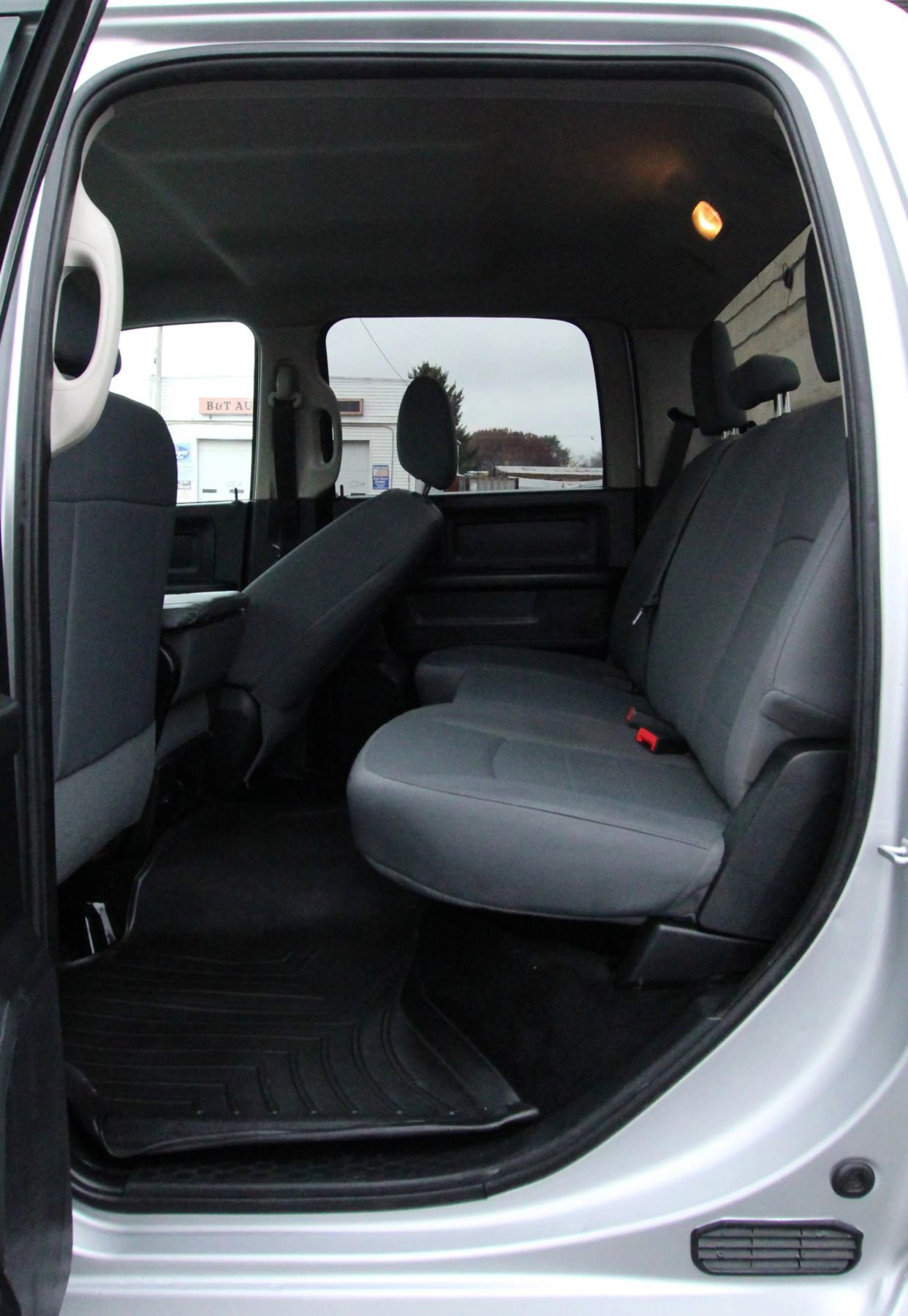 Used 2015 RAM 2500 Tradesman w/ Chrome Appearance Group image 11