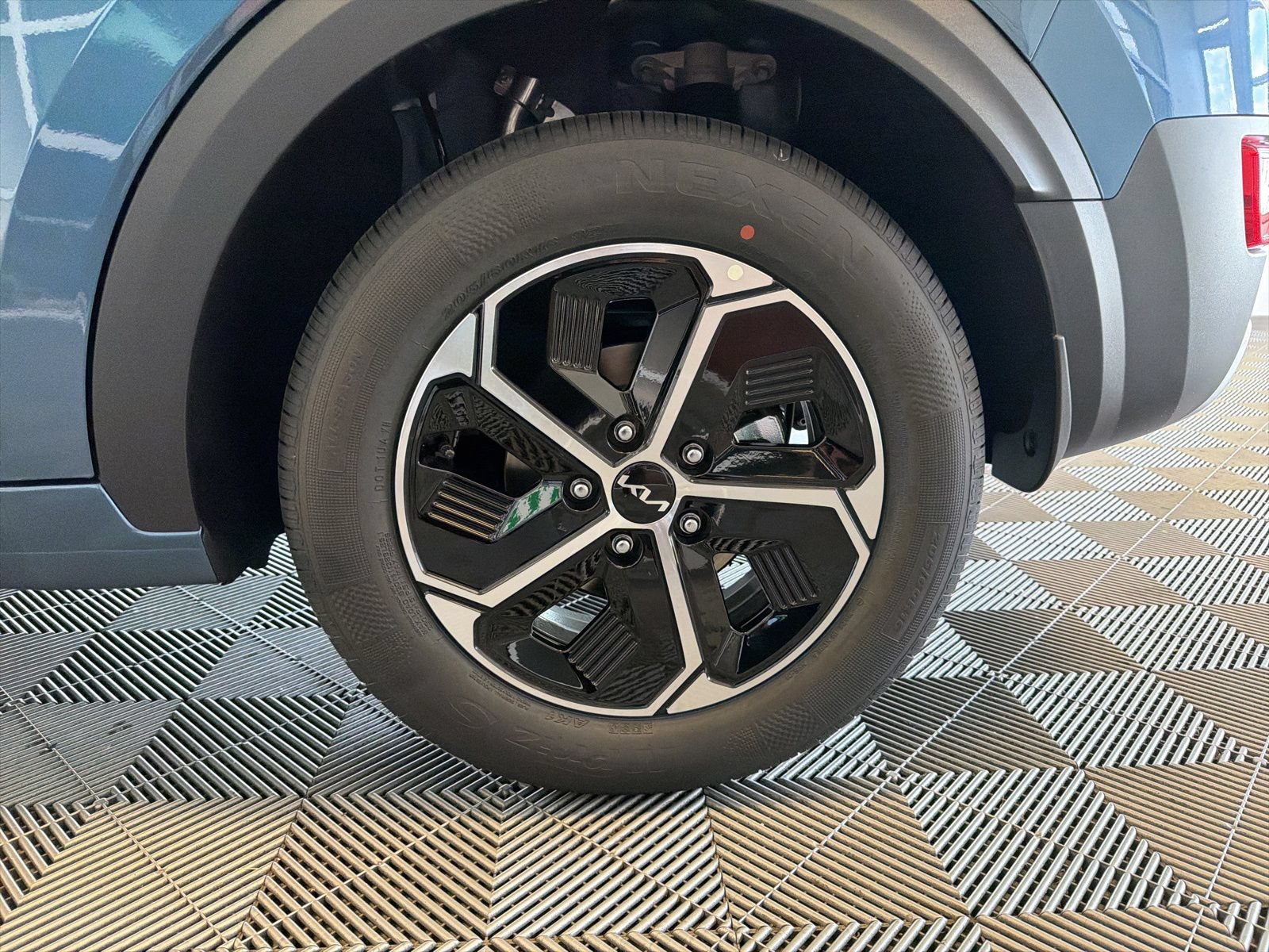 New 2026 Kia Niro EX FWD image 8