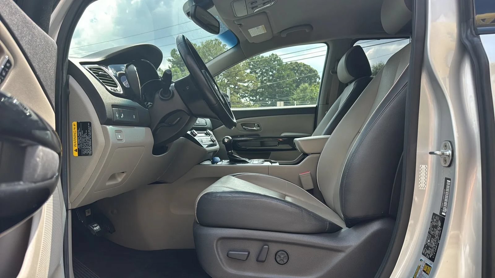 Used 2016 Kia Sedona EX FWD image 10