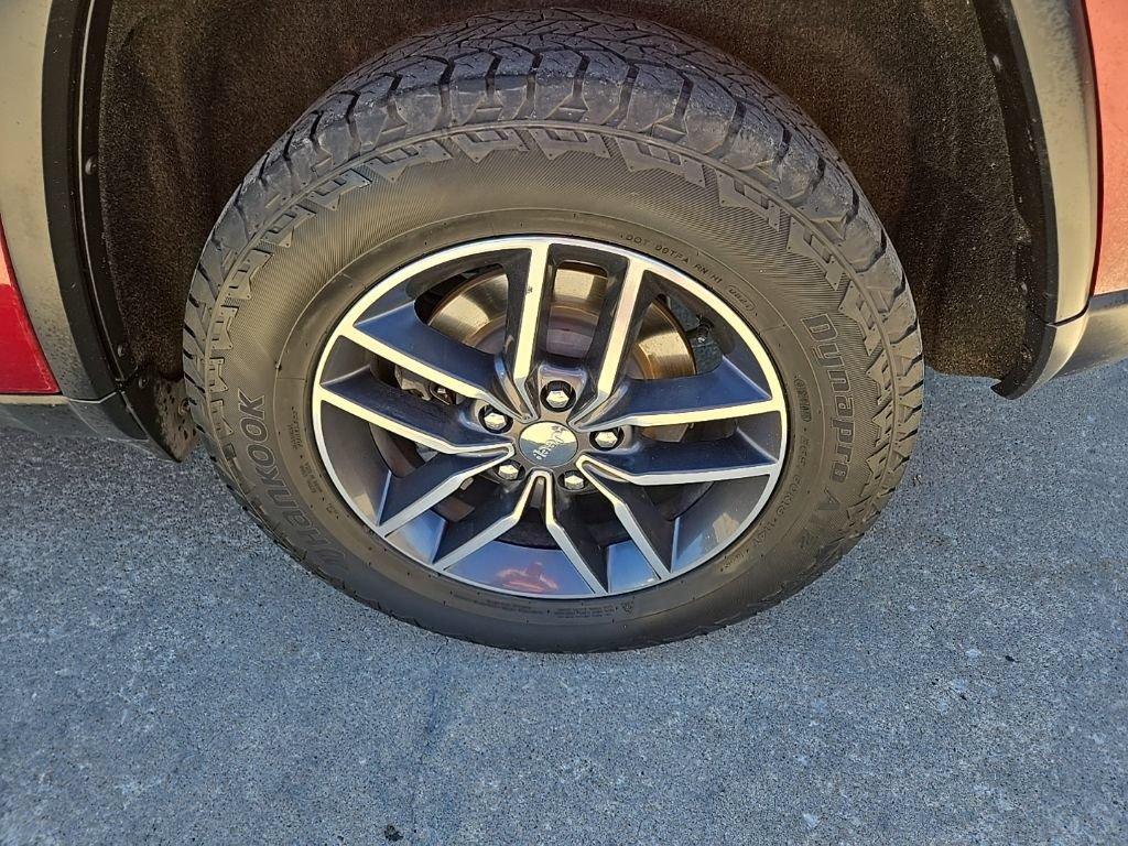 Used 2018 Jeep Grand Cherokee Limited AWD/4WD image 23