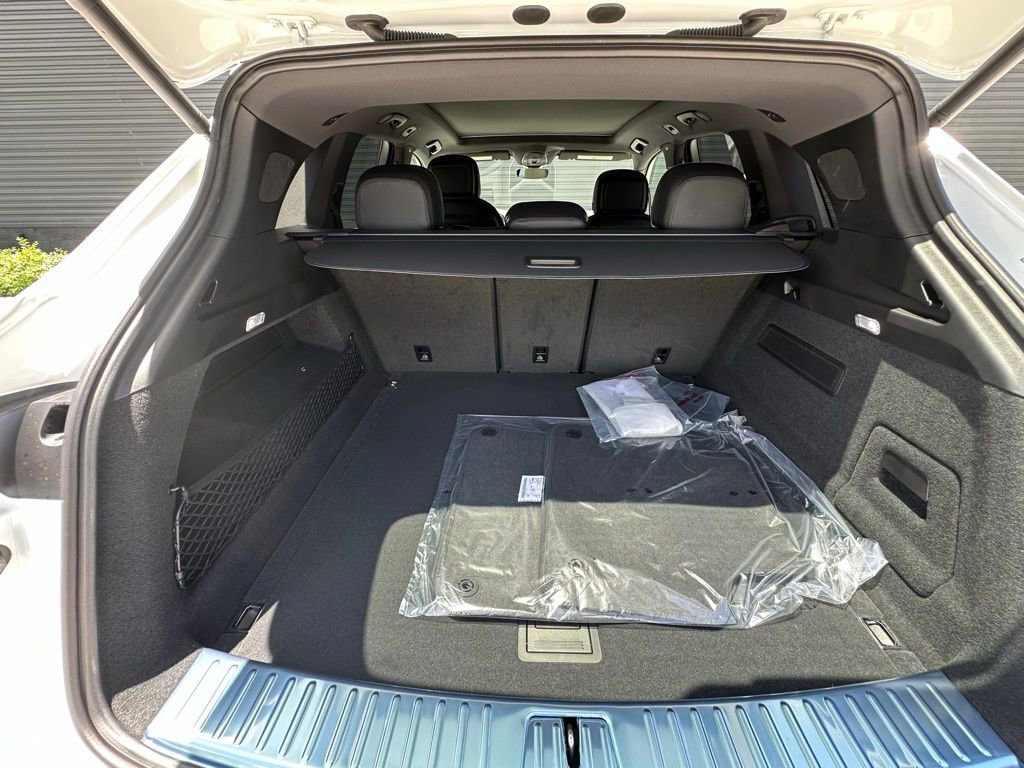 Used 2025 Porsche Cayenne image 36