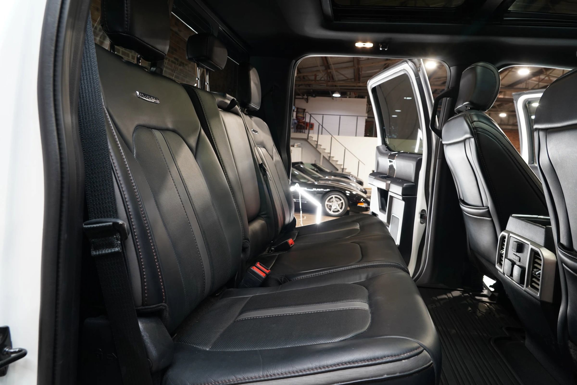 Used 2020 Ford F350 Platinum w/ FX4 Off-Road Package image 40