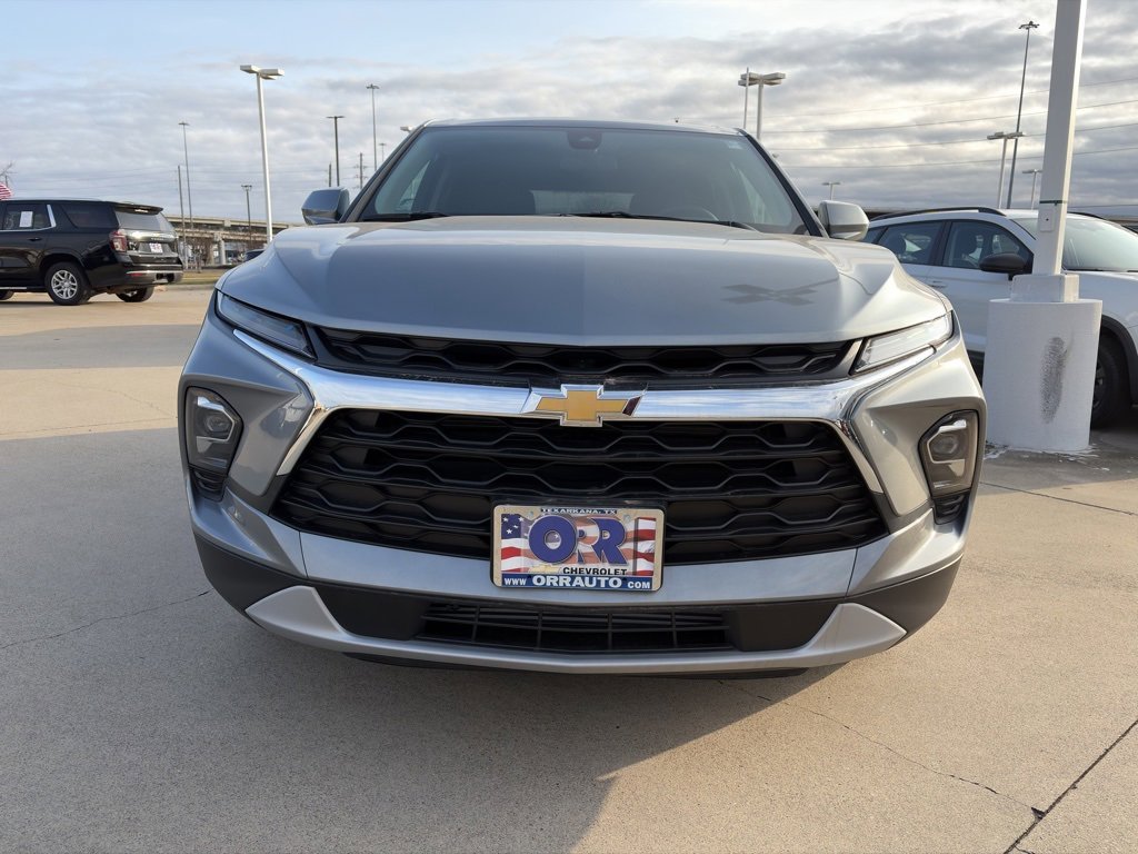 Used 2025 Chevrolet Blazer LT w/ Driver Confidence Package image 2