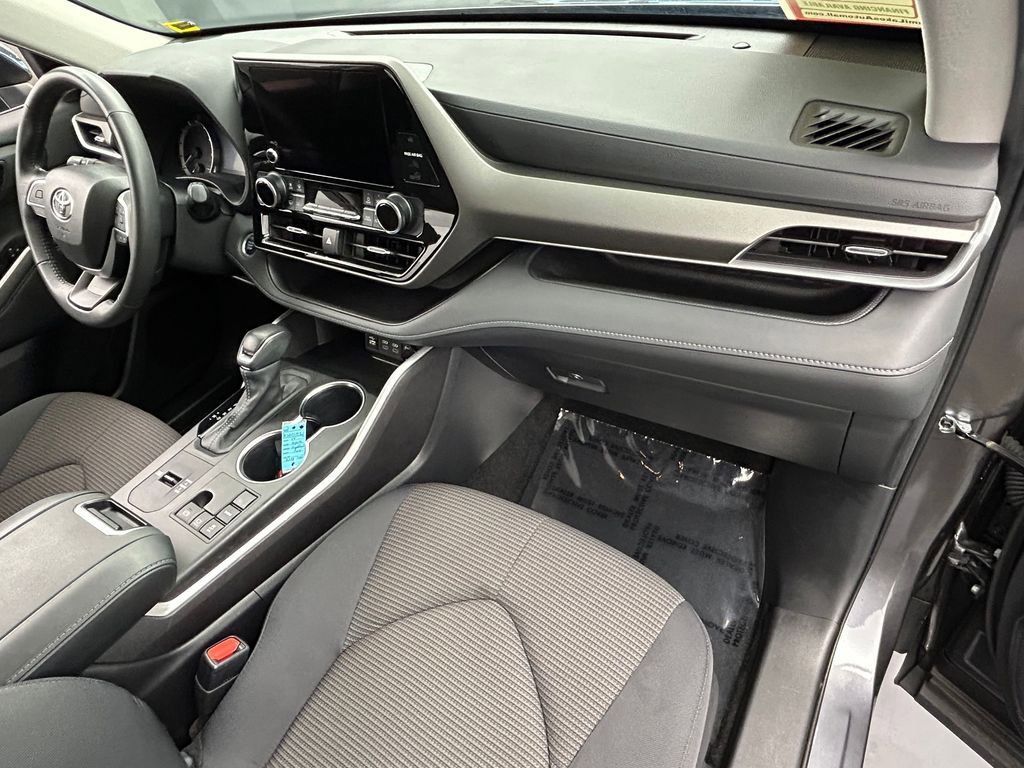 Used 2024 Toyota Highlander LE image 39