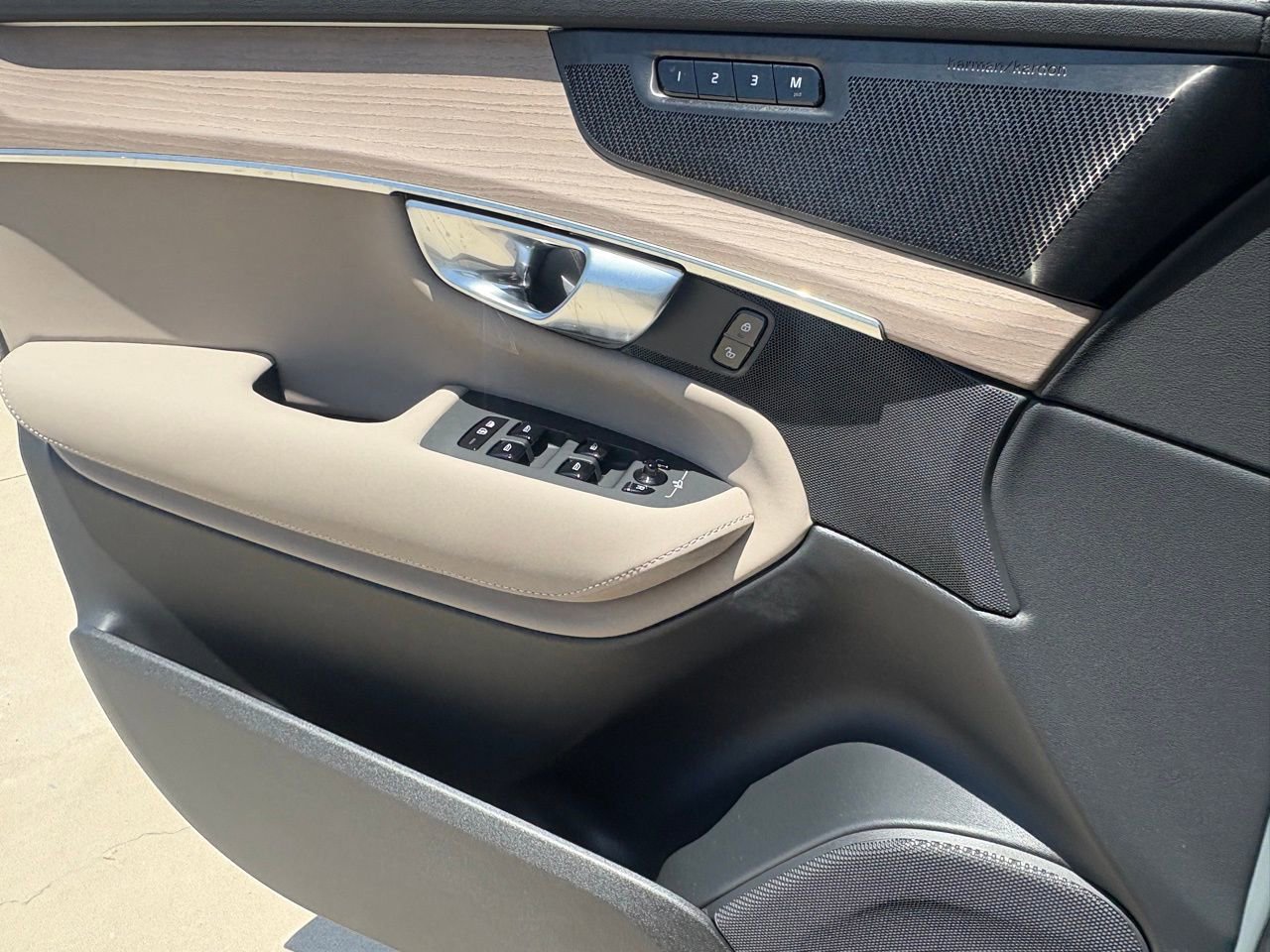 New 2026 Volvo XC90 B6 Ultra w/ Protection Package Premier image 16