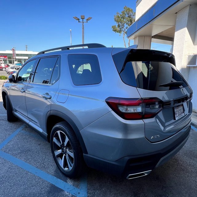 Used 2023 Honda Pilot Elite image 4