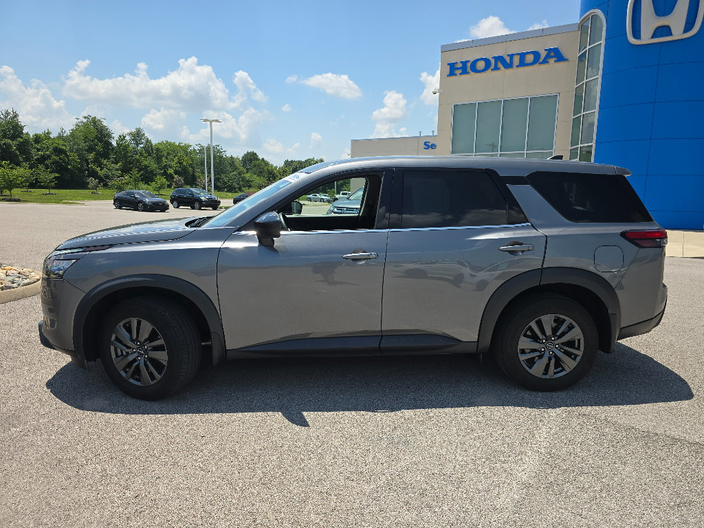 Used 2023 Nissan Pathfinder S FWD image 12